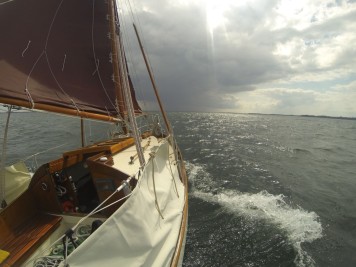 Dunkler Himmel über der Ostsee